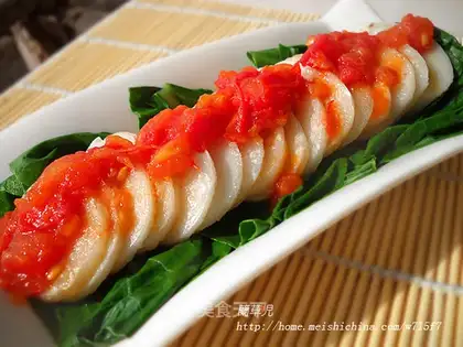 Rice cake with tomato sauce