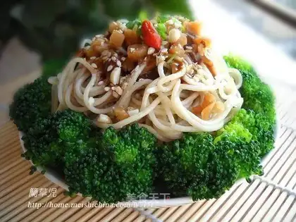 Peanut and Zhixiang Mixed Noodles