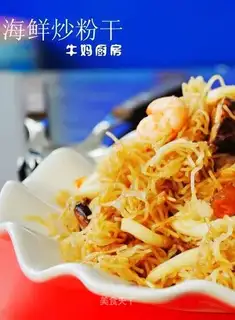 Fried seafood noodles