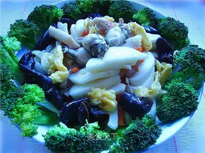 stir-fried white cake with seafood