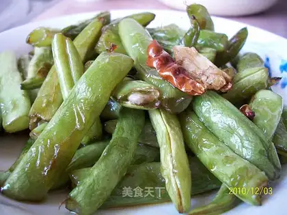Dry stir-fried green beans