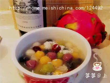 Five-colored glutinous rice balls from distillers 'grains