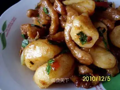 Braised shredded pork with water chestnut