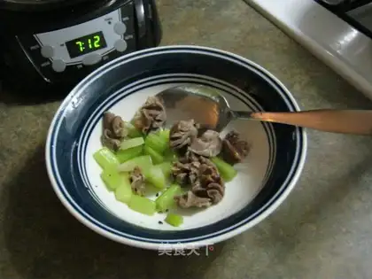 stir-fried chicken gizzards with celery