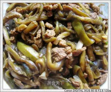 Minced pork and shredded tomato