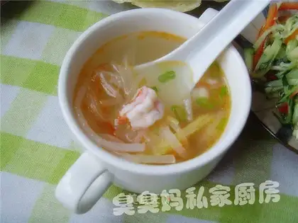 Fresh shrimp and radish soup
