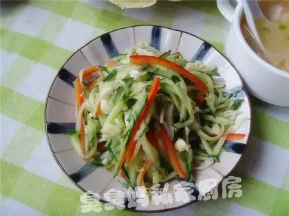 Flammulina velutipes mixed with cucumber