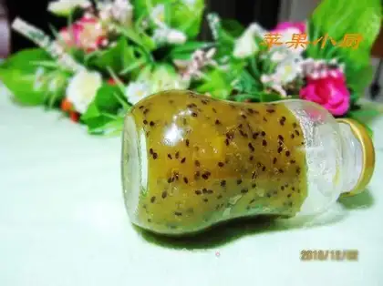Home-made kiwi jam
