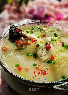 Poached egg carp soup