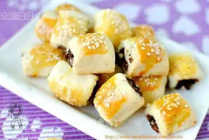 Crispy red bean roll