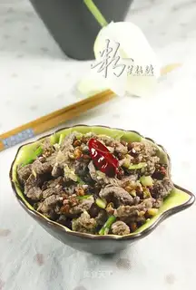 Beef salad with pepper and sesame
