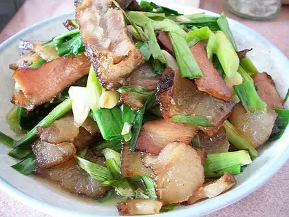stir-fried bacon with garlic sprouts