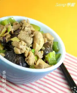 Home-style stewed chicken pieces with mushroom