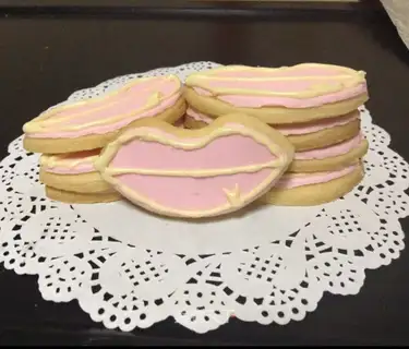 Lips on sugar cookies