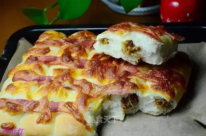 Bacon cheese pine buns