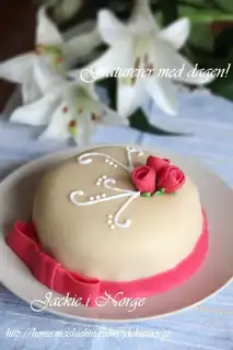 Rolling sugar cake