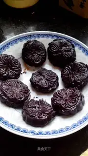 Black rice cake