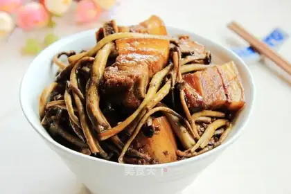 Tea mushrooms, flowers