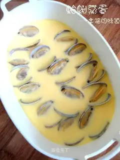 Cracking eggs