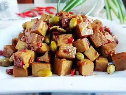 Soybeans fried tofu