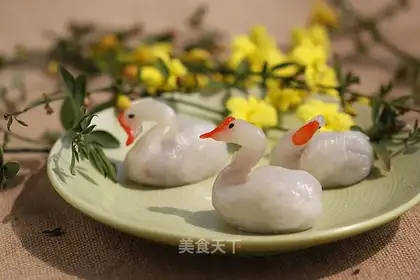Swan snacks