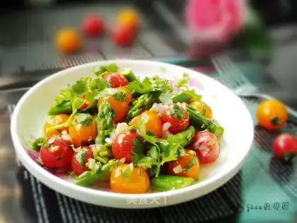 A salad warmed by the fruit