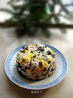 Eggs and wood and rice