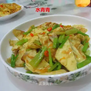 Celery fried eggs