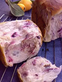 A bouquet of nectar toast