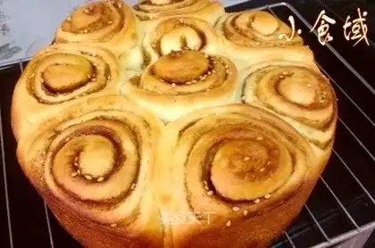 Warm cinnamon rolls