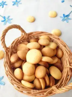 Egg yolk cookies