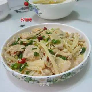 Gold-cracking mushroom fried meat
