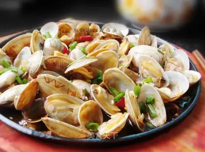 The sauce clams