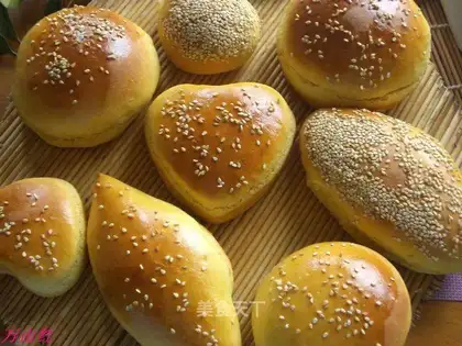 Carrot sesame bread