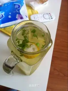 Mint honey lemonade