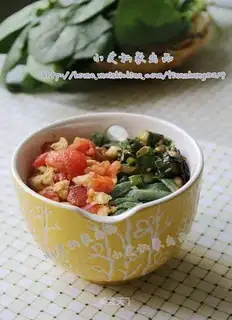Tomato egg spinach noodles