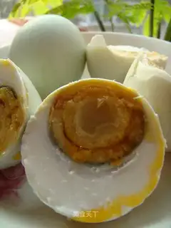 Homemade salt duck eggs