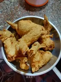 Garlic fried chicken wings