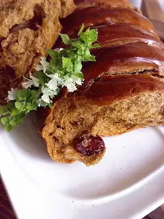 Cream cranberry
