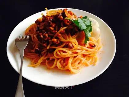 Spaghetti with mushroom sauce