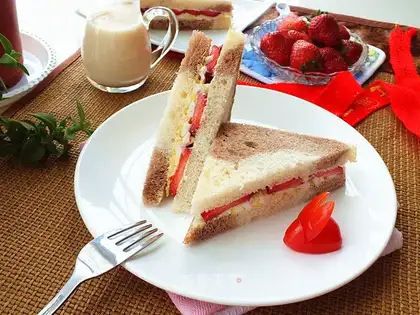 Strawberry egg sandwiches