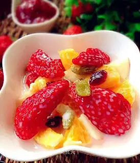 Easy strawberry salad