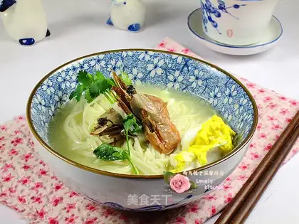 Soup noodles on the polar shrimp