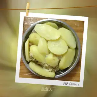 Potato steamed chicken wings