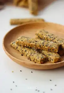 Salty sesame cookies