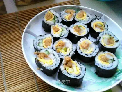 Meat pine sushi