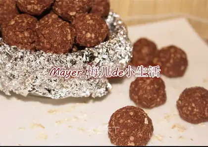 Chocolate oatmeal energy ball