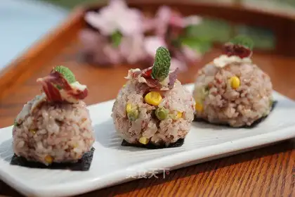 Ham, red rice and pine