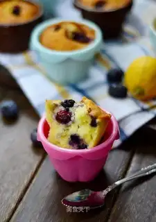 Light cream, blue cake