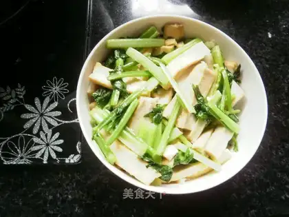 Celery fried tofu